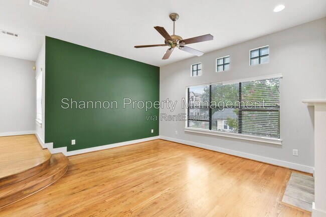 Building Photo - 1604 Reinerman St