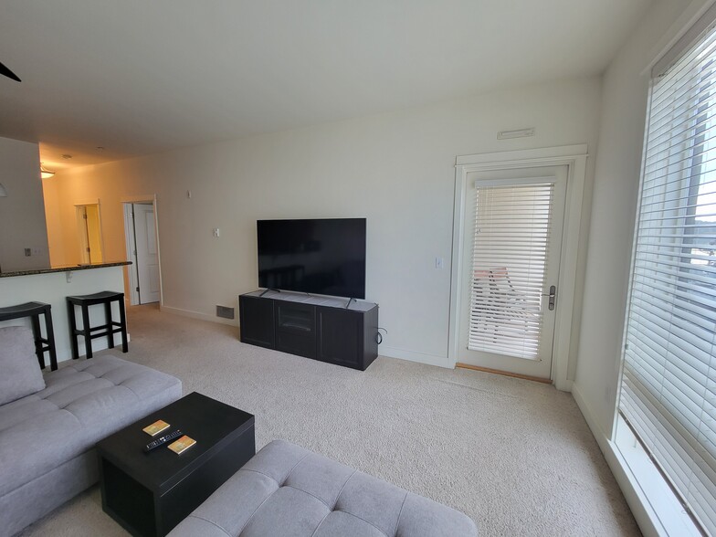 Building Photo - 400 Washington Ave