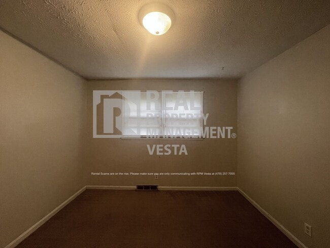 Building Photo - Solidly Built Three Bedroom House in West ...