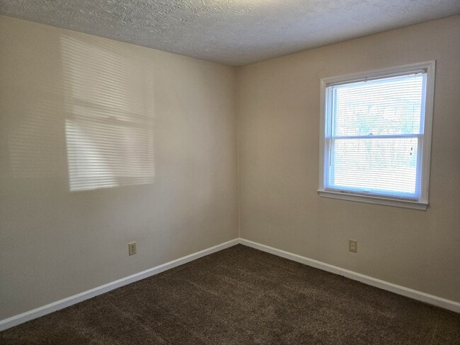 Building Photo - Camelot 2 Bedrooms. 1st Floor Apartment.  ...