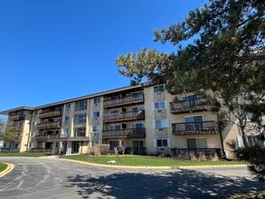 Building Photo - 2218 S Goebbert Rd