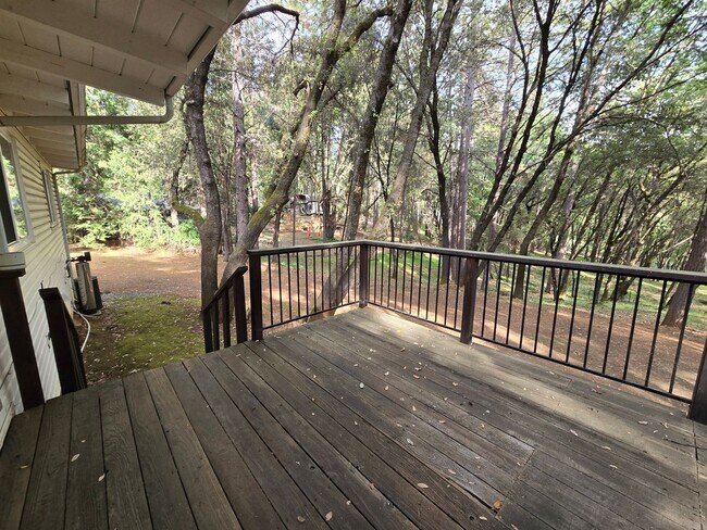 Building Photo - Spacious 4-Bedroom Home on Desirable Hillcrest Blvd in Colfax