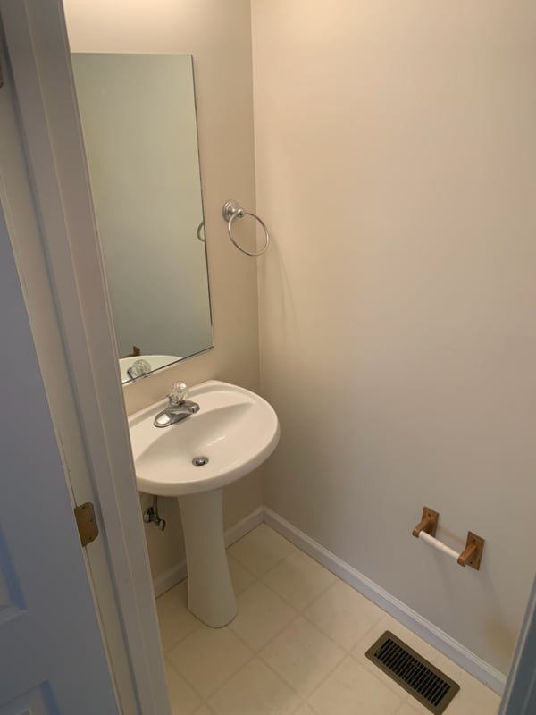 Building Photo - 14 Lake Village Ct