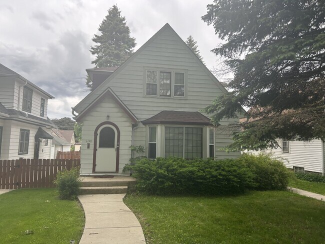 Building Photo - Off market unit for applications only.