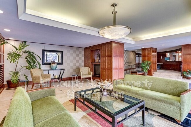 Building Photo - 922 24th St NW