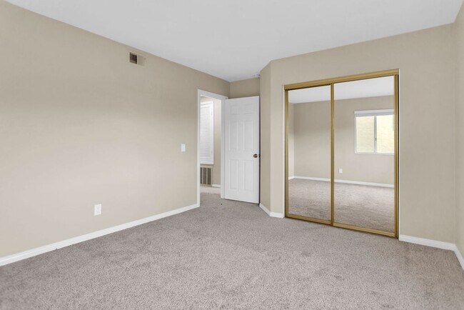 Building Photo - Beautiful 3 Bedroom/2.5 bath  detached hom...