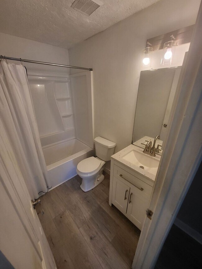 Building Photo - Beautiful Waterfront 2 Bed / 2 Bath Condo in Downtown Norfolk – $1,800/month