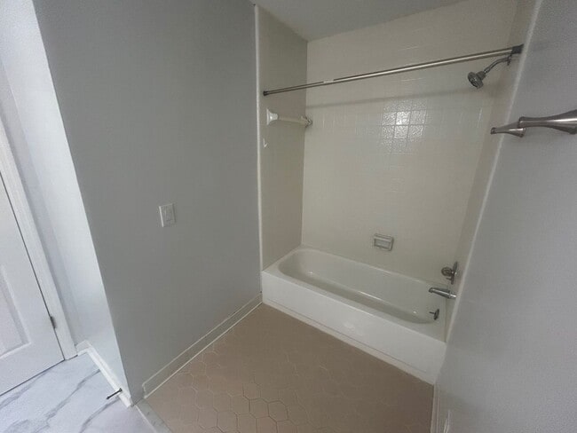 Building Photo - 137 Lionsgate Dr