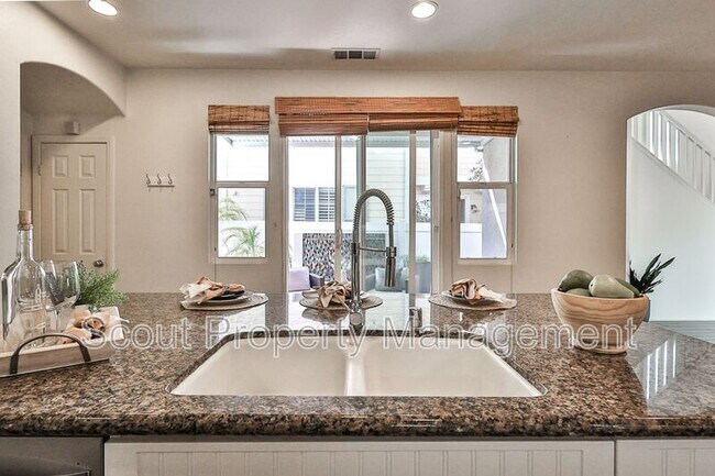 Building Photo - 28814 S Lake Dr