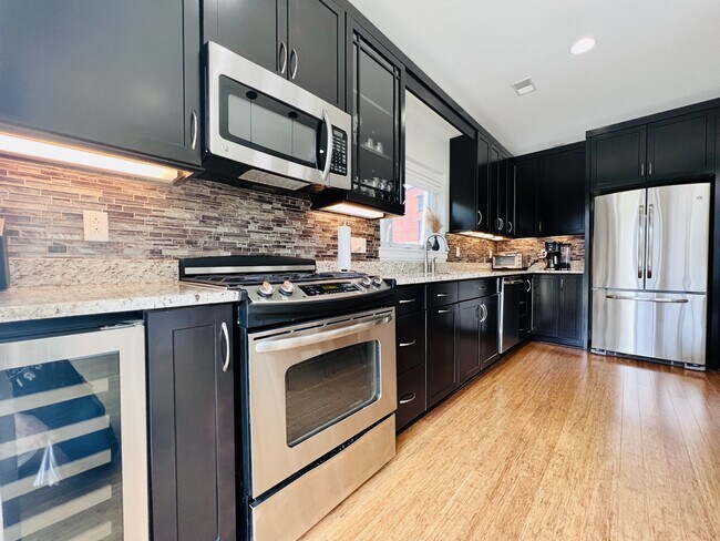 Building Photo - 130 Home St