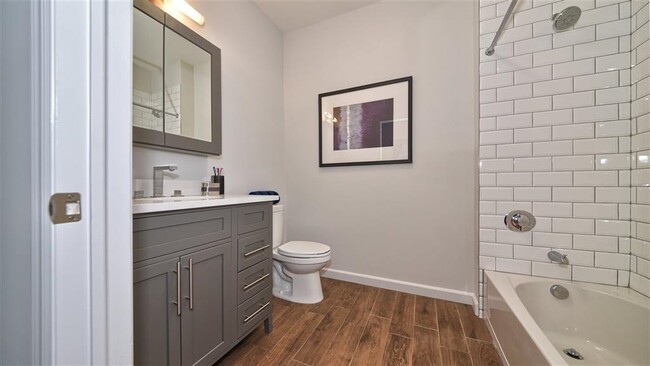 Building Photo - 304 Broadway-