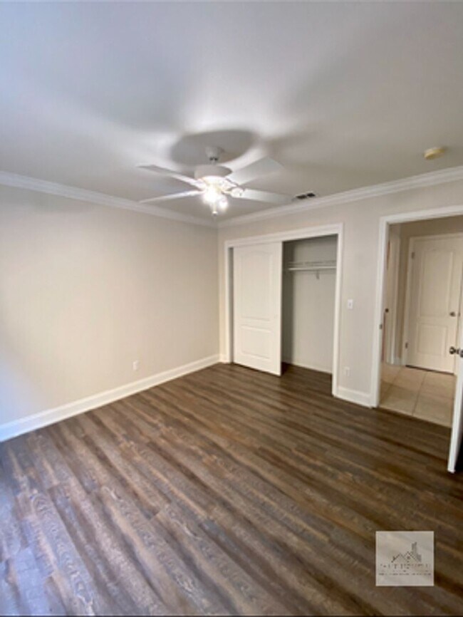 Building Photo - 1679 E La Quinta Dr