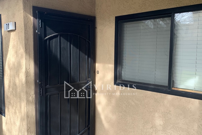 Building Photo - 1001 Mohawk St