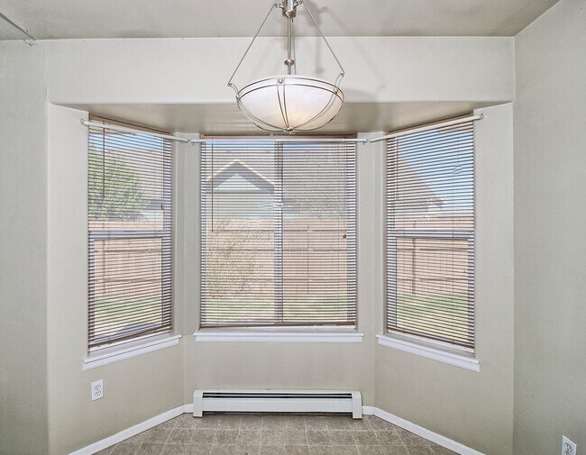 Building Photo - 850 Henry Cir
