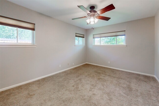 Building Photo - 5338 Creekbend Dr