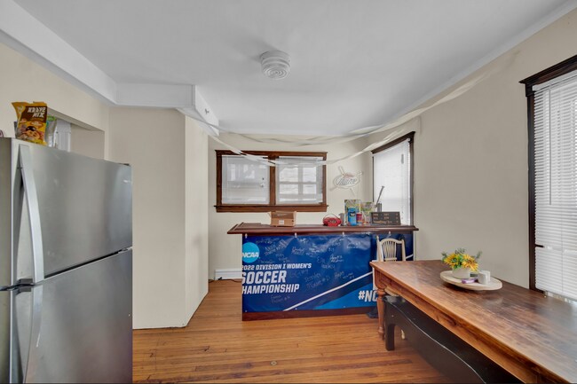 Building Photo - 807 Foster St