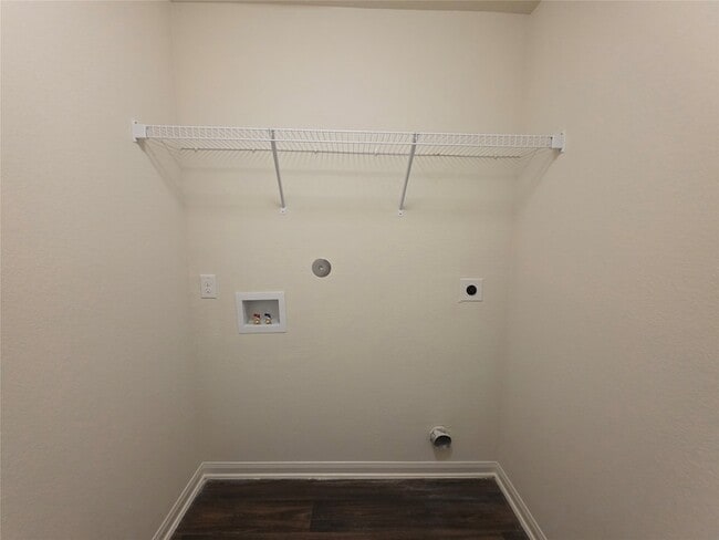 Building Photo - 723 Crystal Lakes Dr