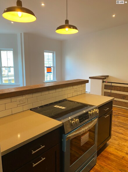 Building Photo - 249 1st St