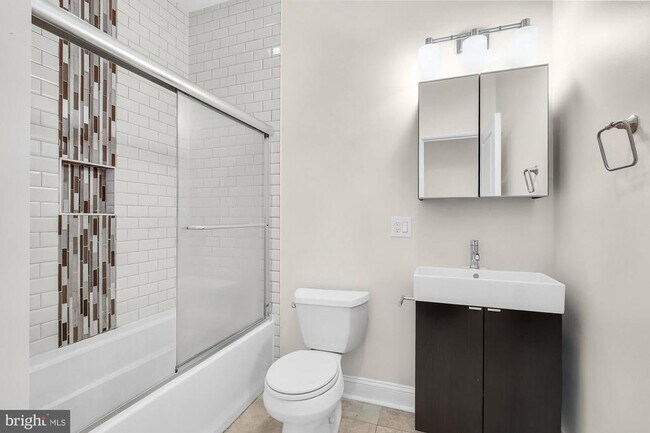 Building Photo - 2050 Frankford Ave