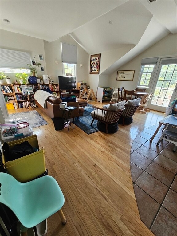 Building Photo - 19 Hilliard St