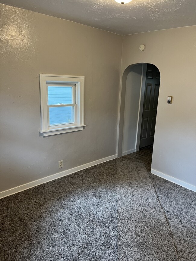 Building Photo - 1329 N Jenison Ave