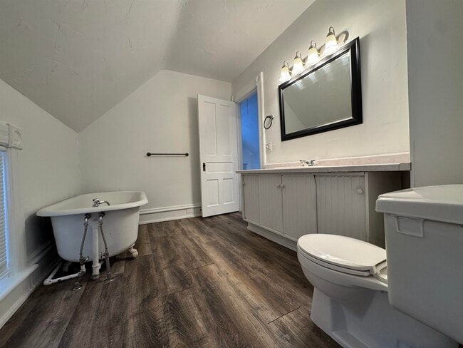 Building Photo - 122 North St