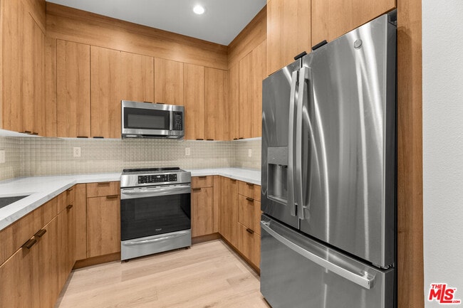 Building Photo - 1648 Palisades Dr
