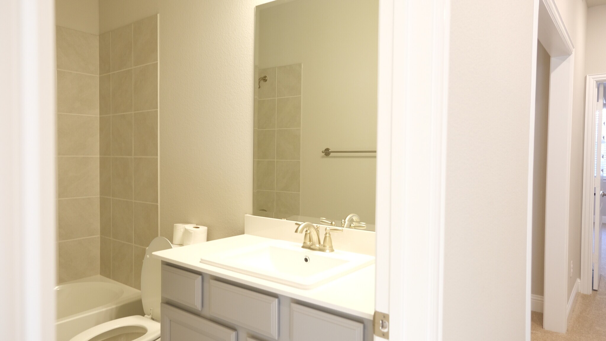 Building Photo - 332 Blackthorne Dr