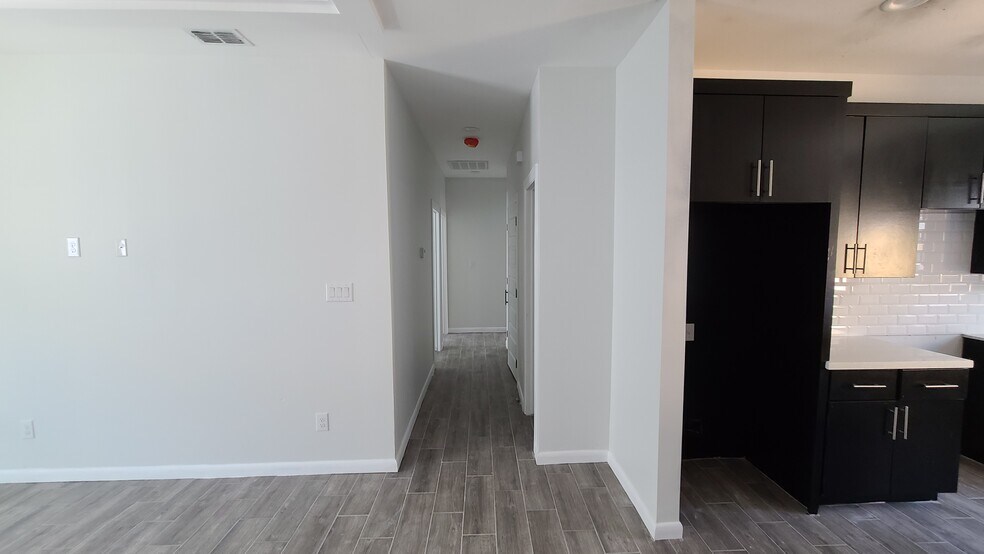 Building Photo - 803 W Smith Dr