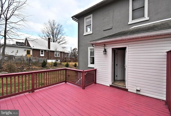 Building Photo - 778 Starr St