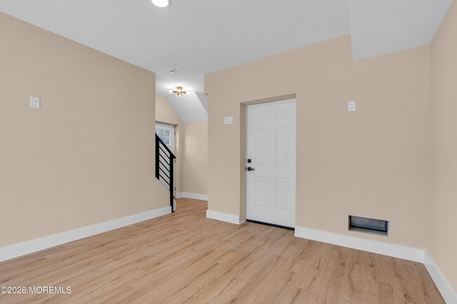 Building Photo - 39 Sea Drift Ave