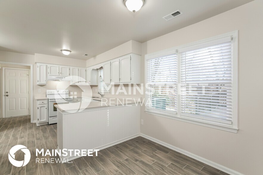 Building Photo - 6805 River Hills Dr