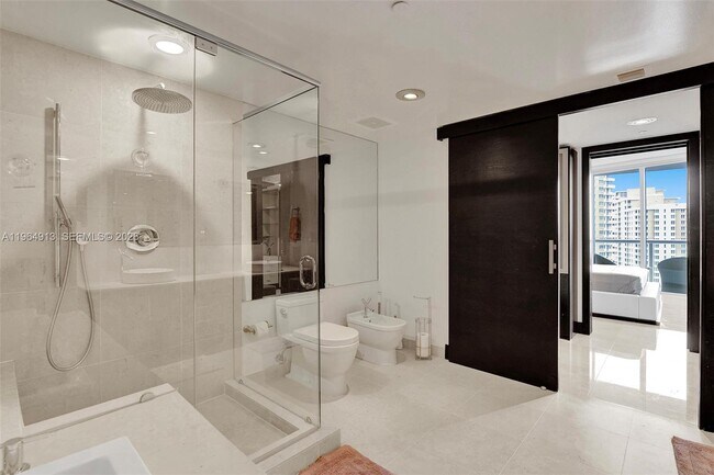 Building Photo - 465 Brickell Ave