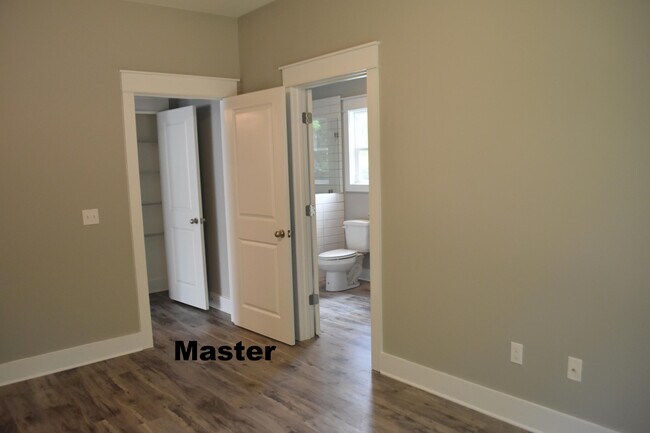 Building Photo - 15 Oakfield Dr