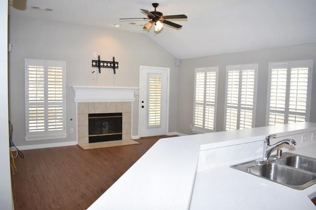 Building Photo - 208 Silver Oak Dr