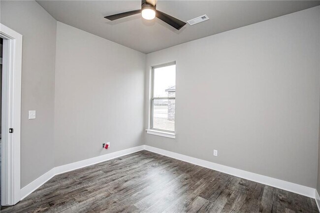 Building Photo - 1249 Seay Cir