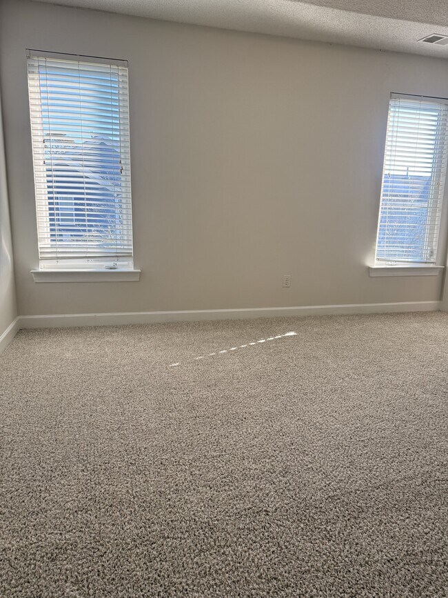 Building Photo - 407 16th St