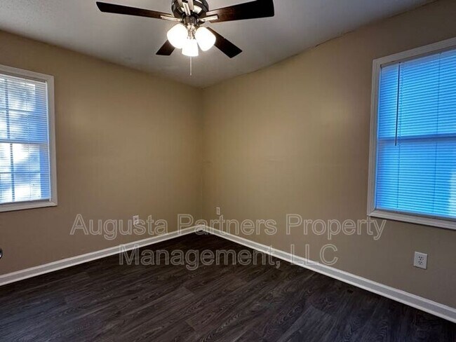 Building Photo - 2237 Bungalow Rd