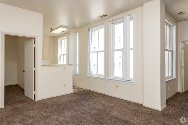 2BR, 1BA - 850SF - Securities Downtown