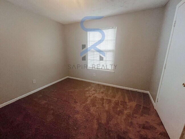 Building Photo - Move in before November 15th and choose yo...