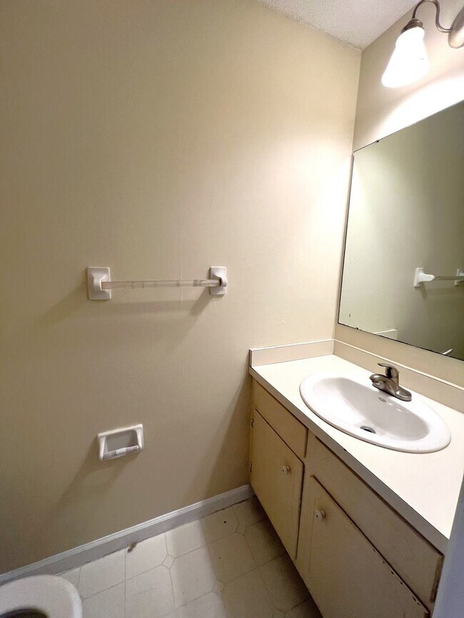 Building Photo - Two story duplex home! feels private like ...