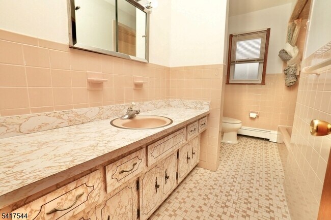 Building Photo - 9 Davey St