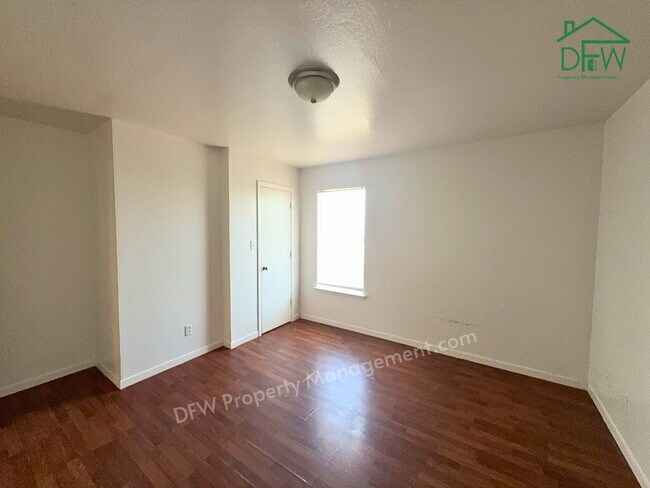 Building Photo - 2-Bed, 1.5-Bath Townhome in Celina ISD — W/D Connections