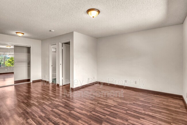 Building Photo - 1446 Skyview Dr