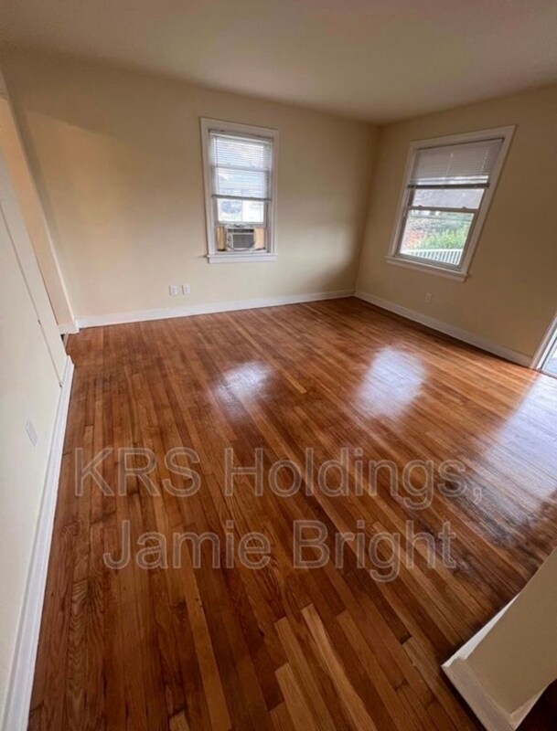Building Photo - 3105 Logandale Ave