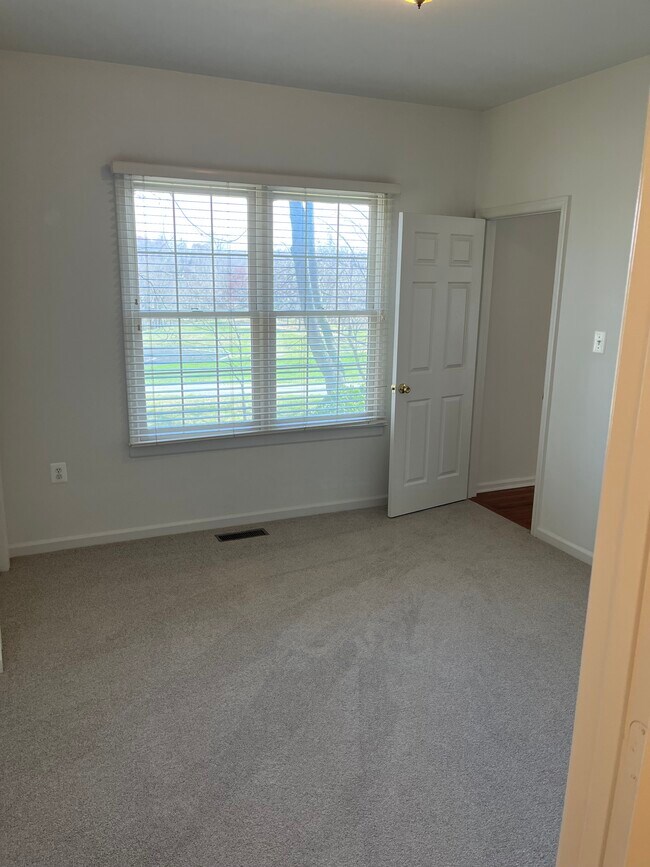 Building Photo - 5447 Rallywood Farm Ln