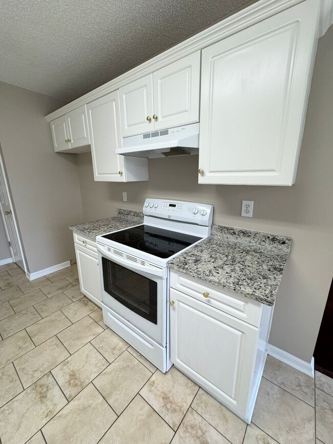 Building Photo - 331 Tyson Glen Dr
