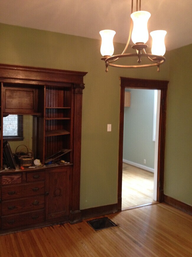 Building Photo - 7228 N Rogers Ave