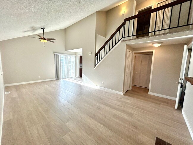 Building Photo - Charming Home on a Quiet Cul-de-Sac Surrou...