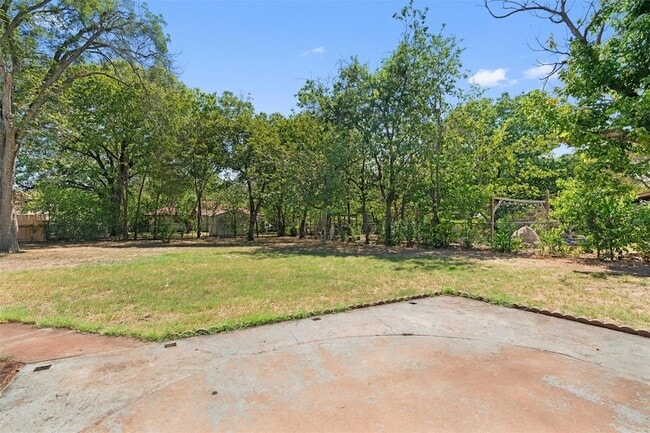 Building Photo - 325 Heartwood Dr